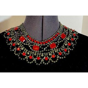 BCBG Maxazria The Socialite Collection Gunmetal Gray Begonia Necklace NWT